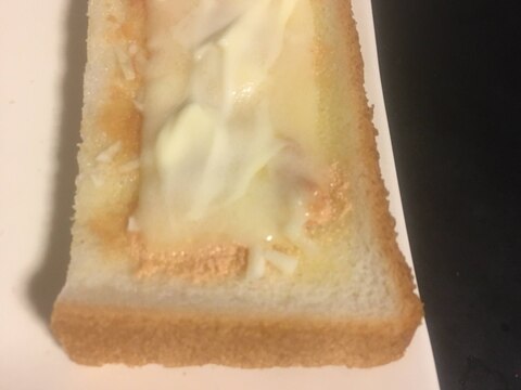 たらこ、にんにくのチーズマヨパン